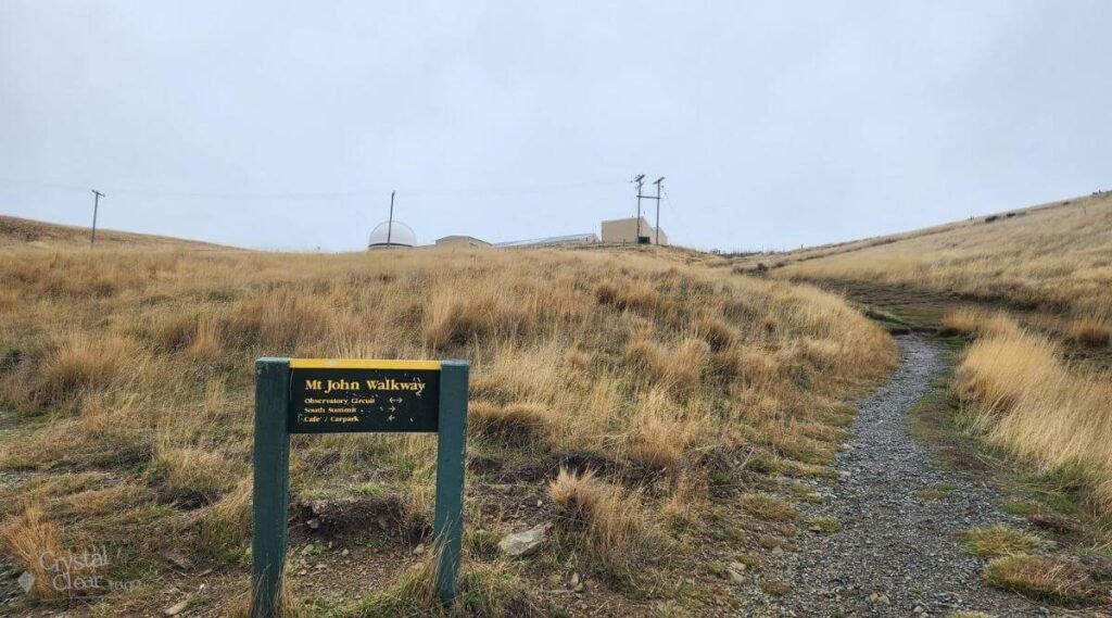 Tekapo Mt John Summit Circuit Track 蒂卡波約翰山環狀步道 山頂路標指向牌